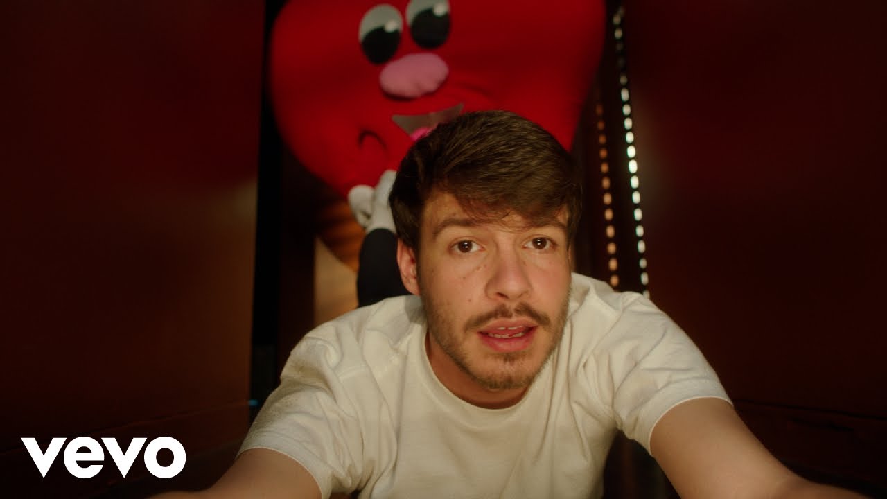 Rex Orange County is tormented by his heart in “ONE IN A MILLION” video