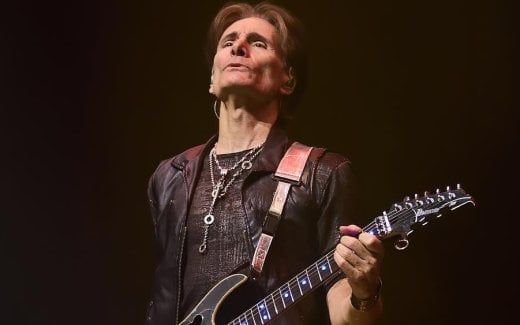 Steve Vai Says That He Welcomes Fans Recording Concerts on Cell Phones